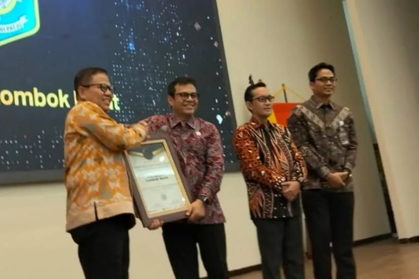 Lombok Barat Menerima Penghargaan Gadjah Mada Digital Transformation Governance Index 2025