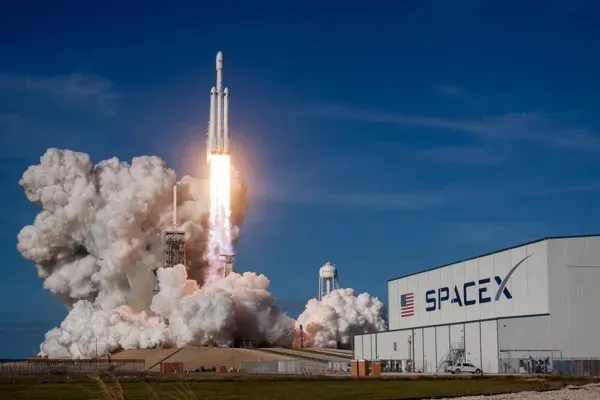 SpaceX Siap IPO, Dorong Ambisi Kolonisasi Mars