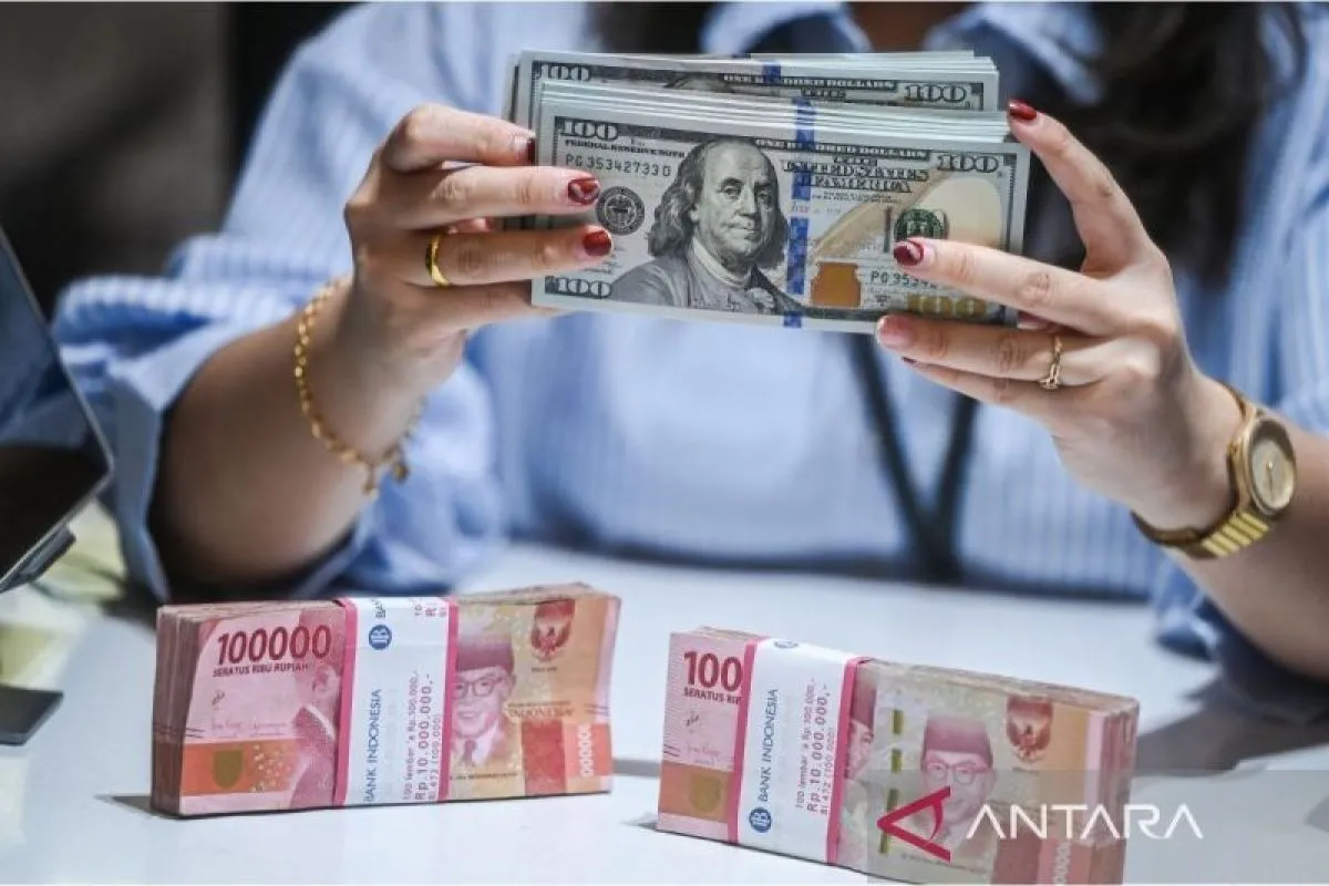 Rupiah Diproyeksikan Melemah di Kisaran Rp16.700-Rp16.800 per Dolar AS