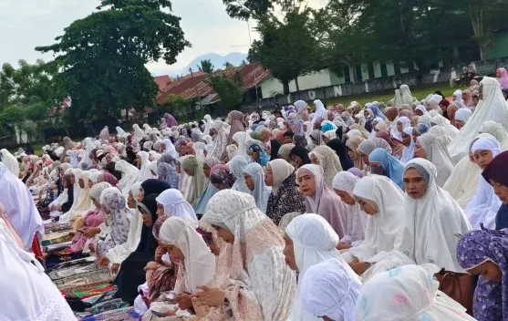 Pelaksanaan Salat Idulfitri di Lapangan Liluwo oleh Warga Muhammadiyah
