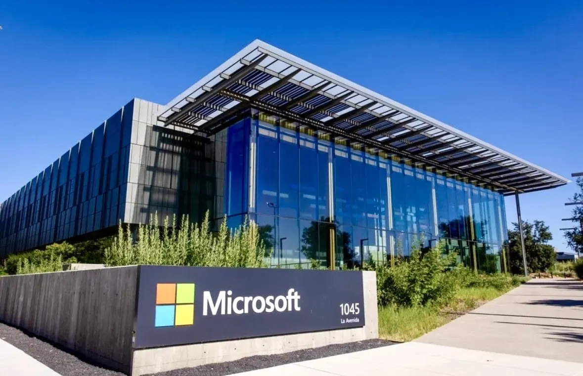 Microsoft Investasi Rp800 Triliun untuk Energi Terbarukan dan Ekspansi AI