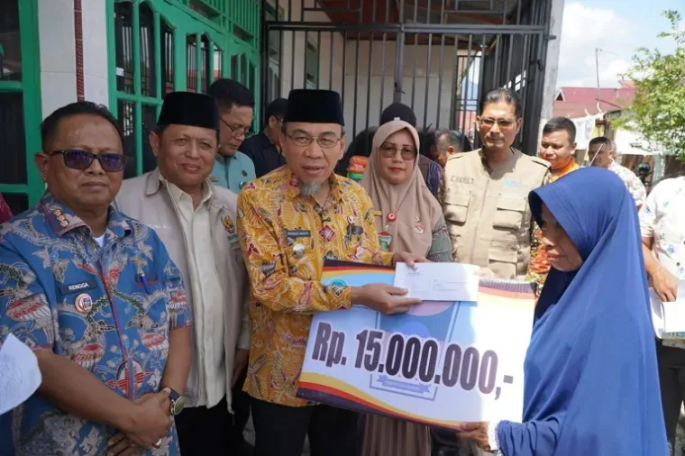 Maigus Nasir Salurkan Bantuan untuk Korban Kebakaran di Nanggalo