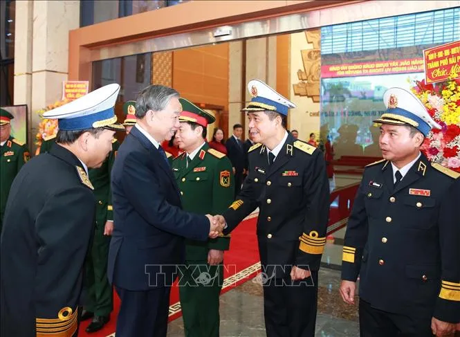 Angkatan Laut Vietnam Perkuat Pertahanan dan Dukungan Rakyat di Laut