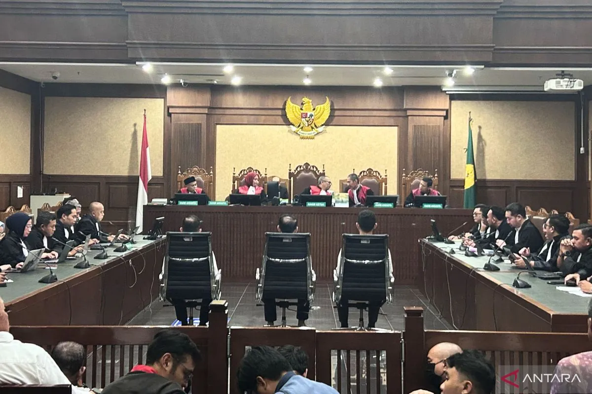Sidang Vonis Kasus Korupsi Minyak Mentah Berlangsung Hingga Dini Hari