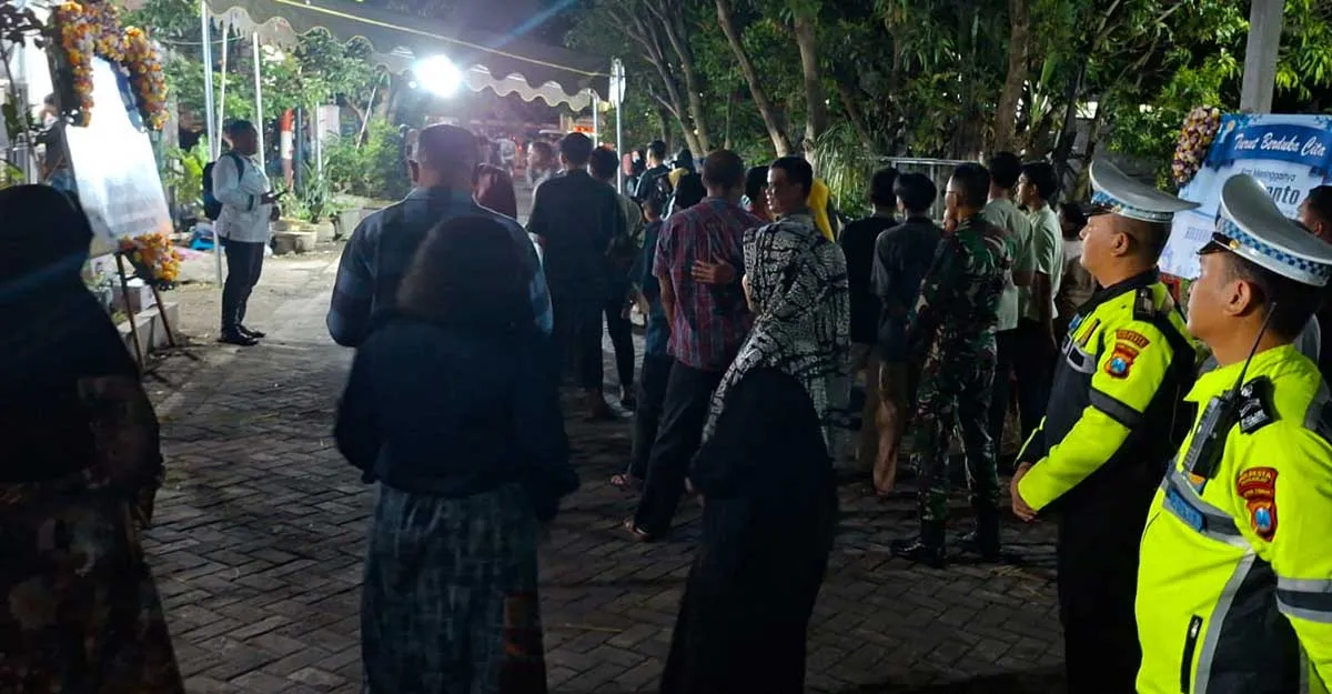 Polsek Krian Amankan Pemakaman Anggota TNI
