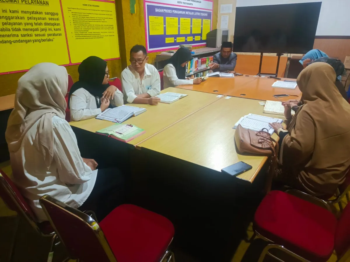 Penyuluh Agama KUA Wirobrajan Bimbing Pegawai Dinas Perdagangan dalam MQ Ramadhan