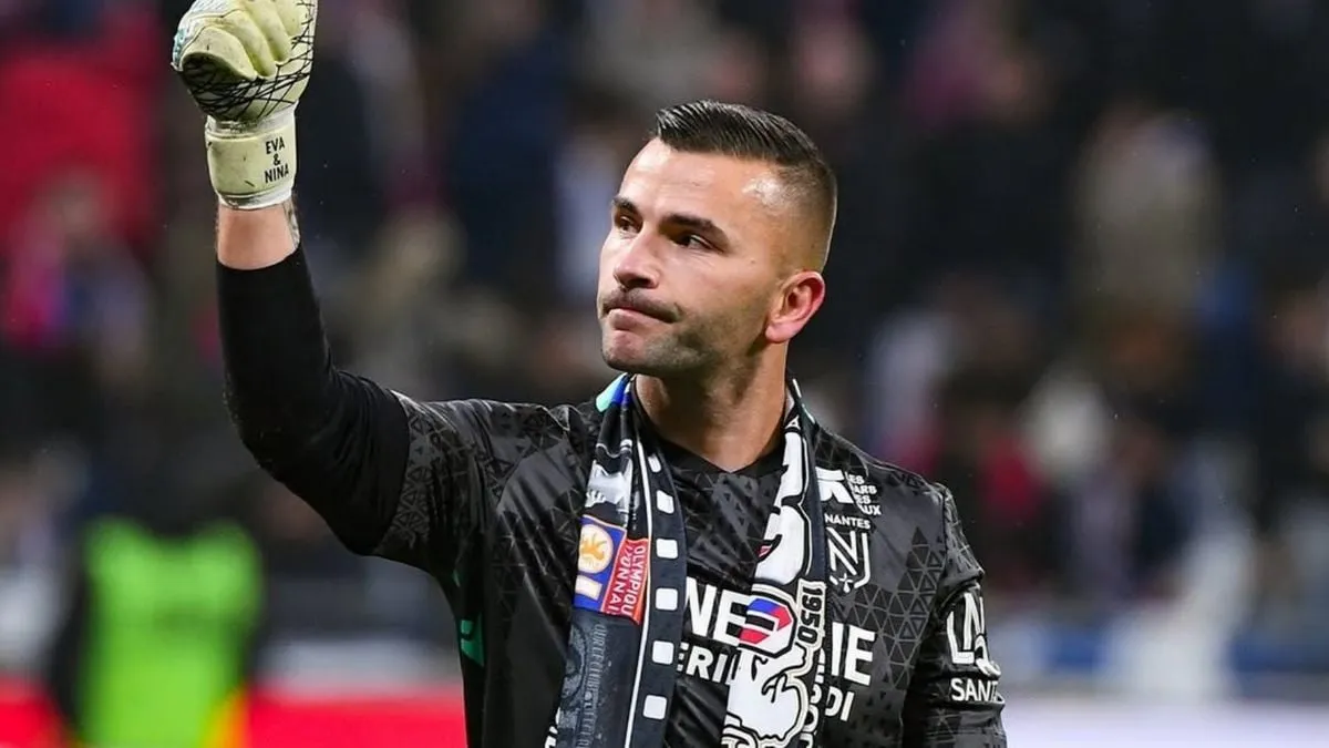 Kiper Nantes Anthony Lopes Tunjukkan Empati dengan Pura-pura Cedera untuk Rekan Setim Berbuka Puasa