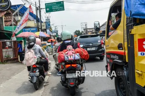 Lonjakan Arus Balik Lebaran di GT Cikampek Utama Capai 5.900 Kendaraan per Jam