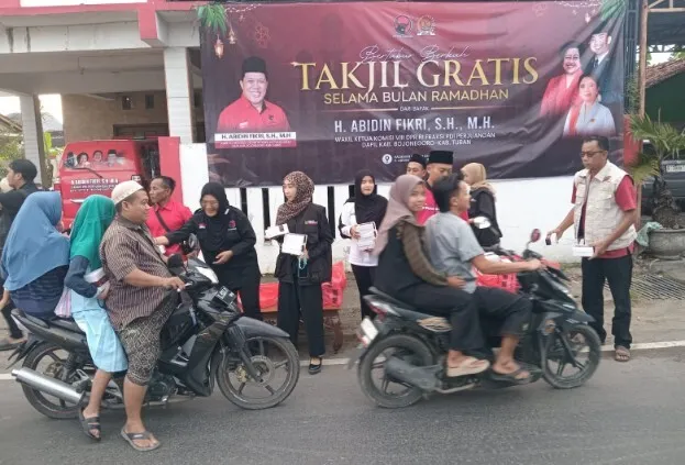 Rumah Kebangsaan Abidin Fikri Bagikan Takjil untuk Masyarakat Selama Ramadan