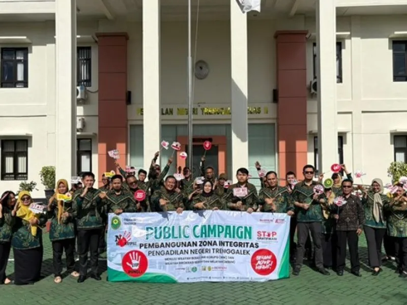PN Trenggalek Laksanakan Public Campaign dan Berbagi Takjil di Ramadhan