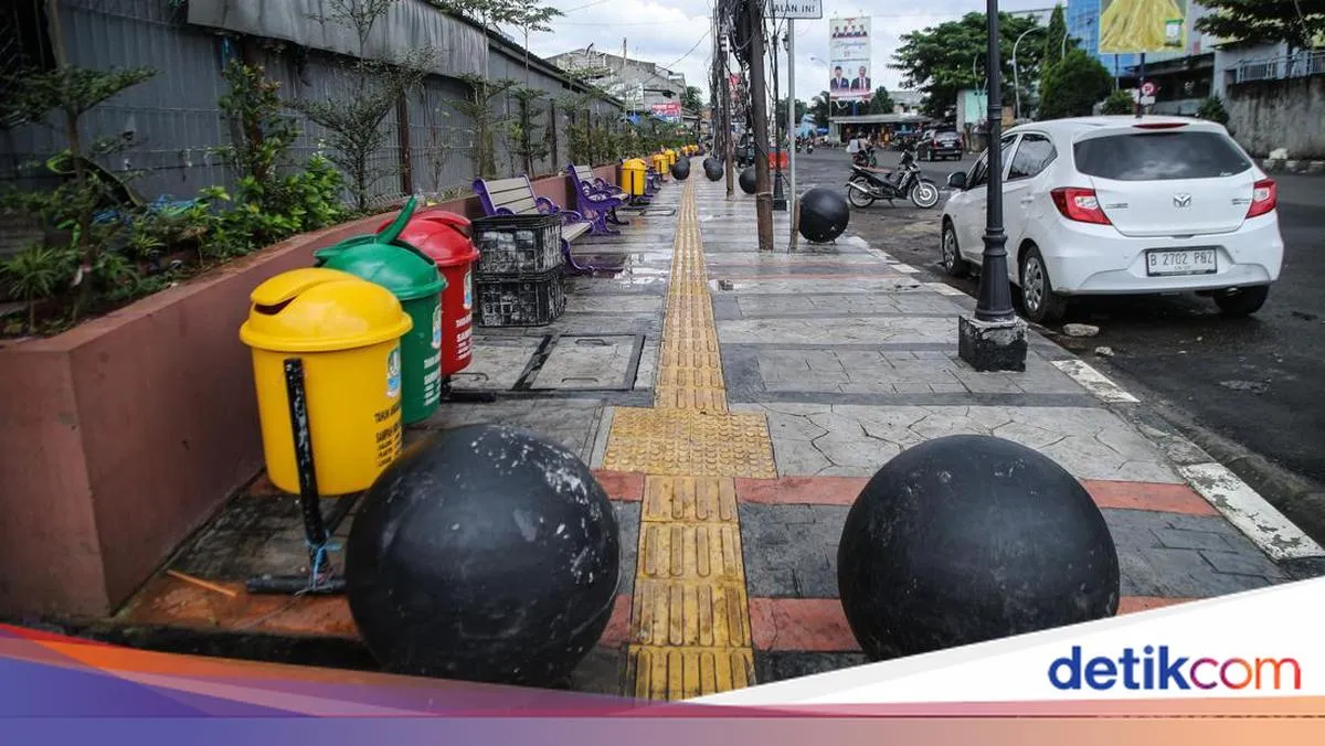 Revitalisasi Trotoar di Pondok Gede: Lebih Luas dan Tertata Rapi