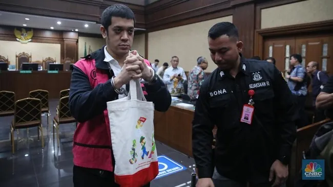 Vonis 9 Terdakwa Kasus Korupsi Minyak Diumumkan di Pengadilan Tipikor