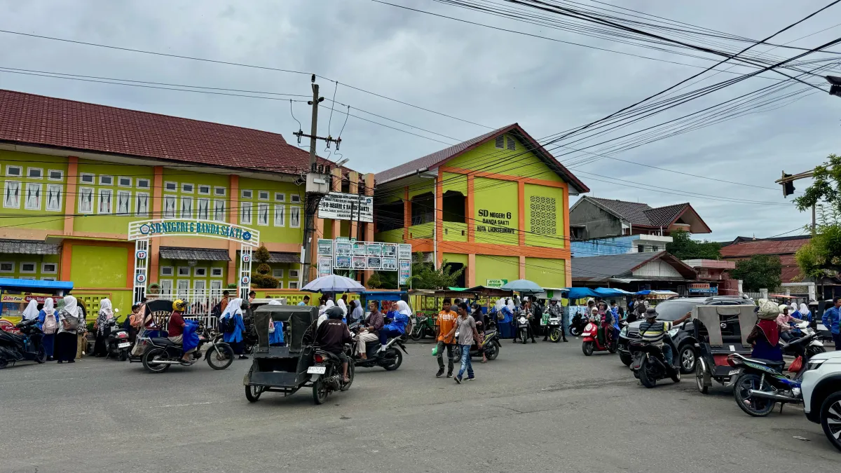 Kemacetan di Sekitar Komplek Sekolah Banda Sakti Lhokseumawe
