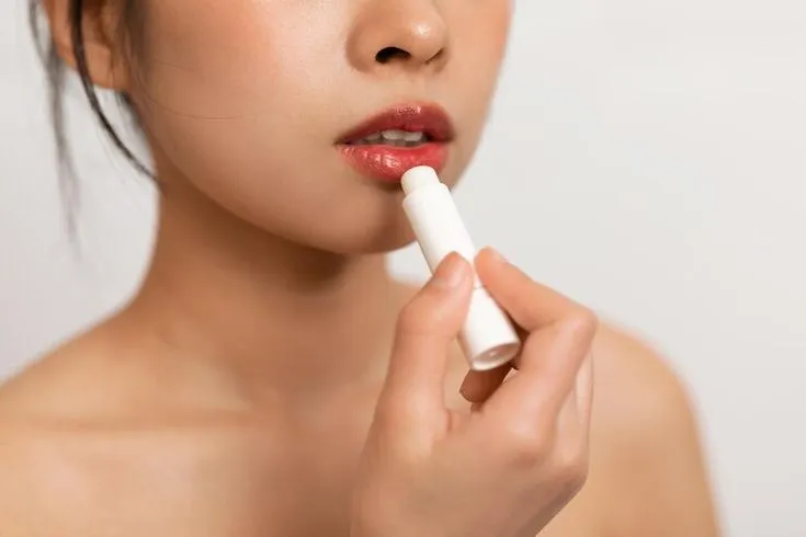 Rekomendasi Lip Balm Terbaik 2026 untuk Cerahkan Bibir Hitam