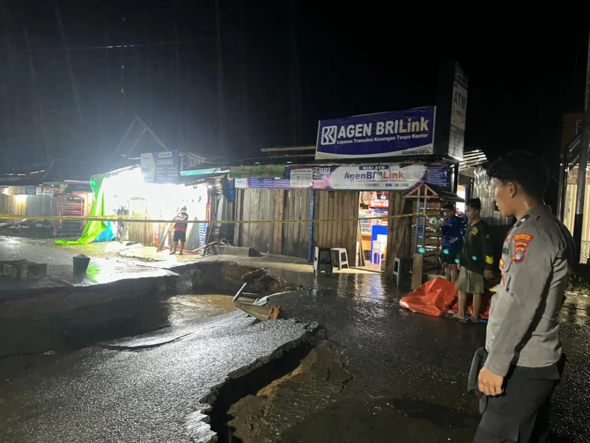 Jembatan Jalan Poros Trans Kaltara Terputus Akibat Hujan Tinggi