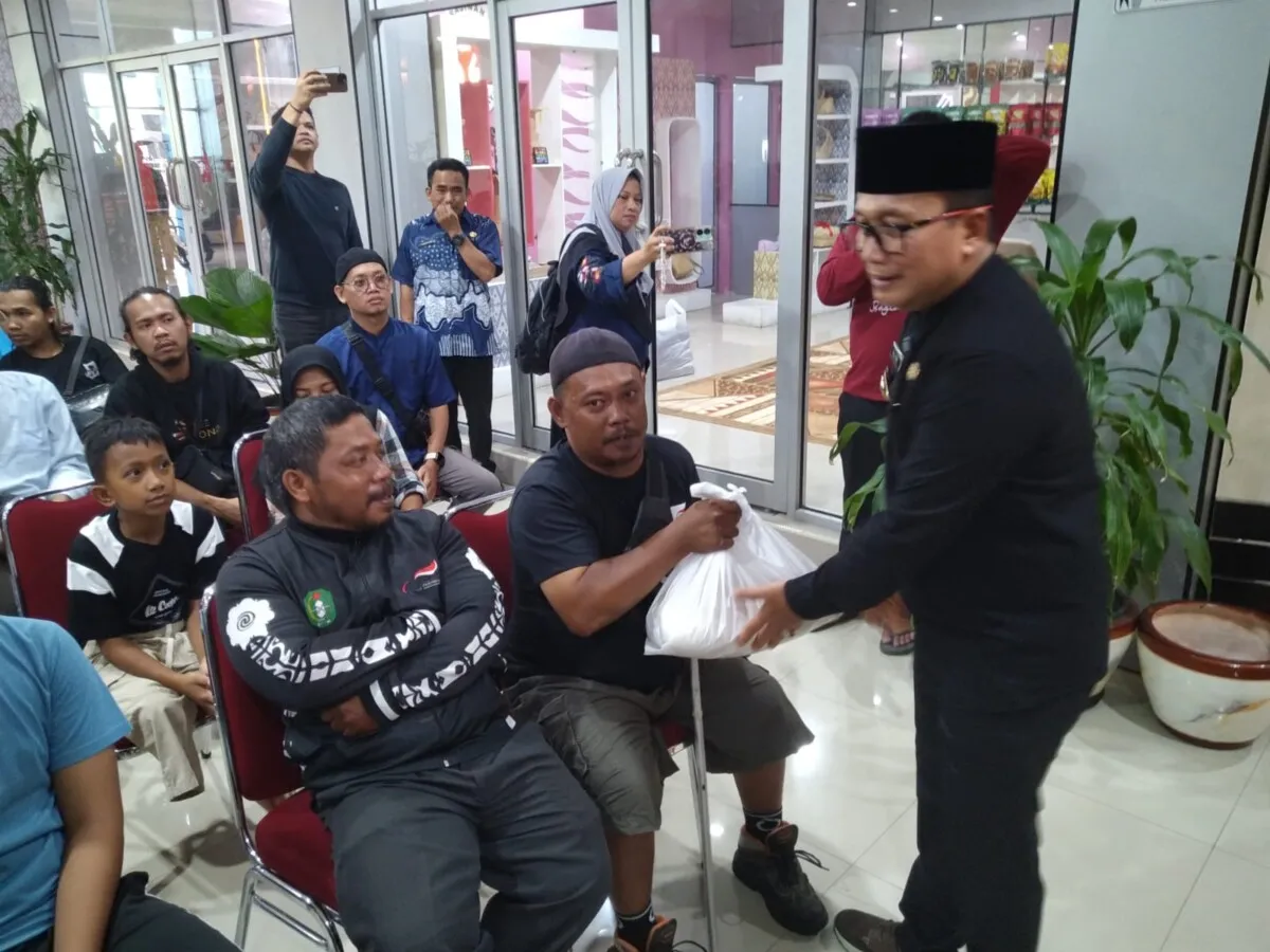 Momentum Ramadan: Sujiwo Serahkan Bantuan kepada 50 Difabel