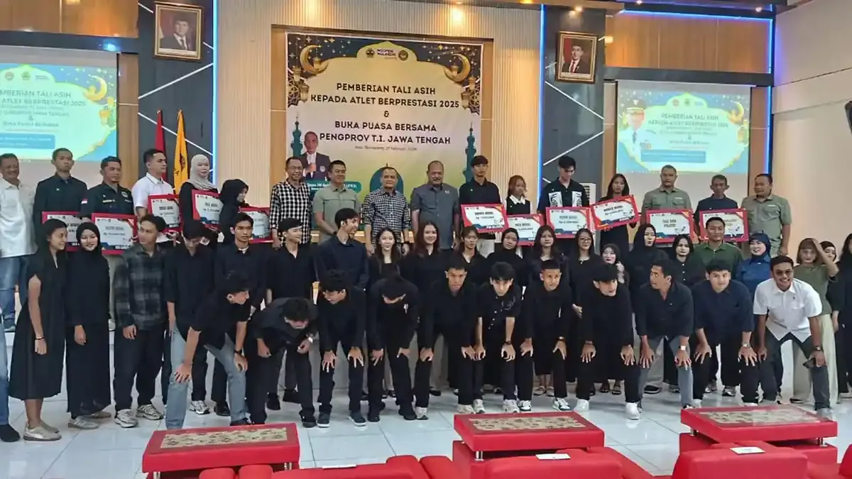 Ahmad Luthfi Berikan Tali Asih Rp 150 Juta untuk Atlet Jateng