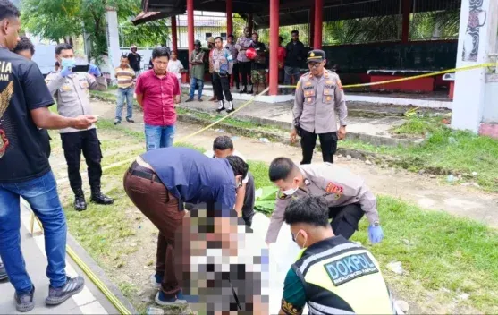 Pria Ditemukan Meninggal di Halte, Diduga Akibat Sakit