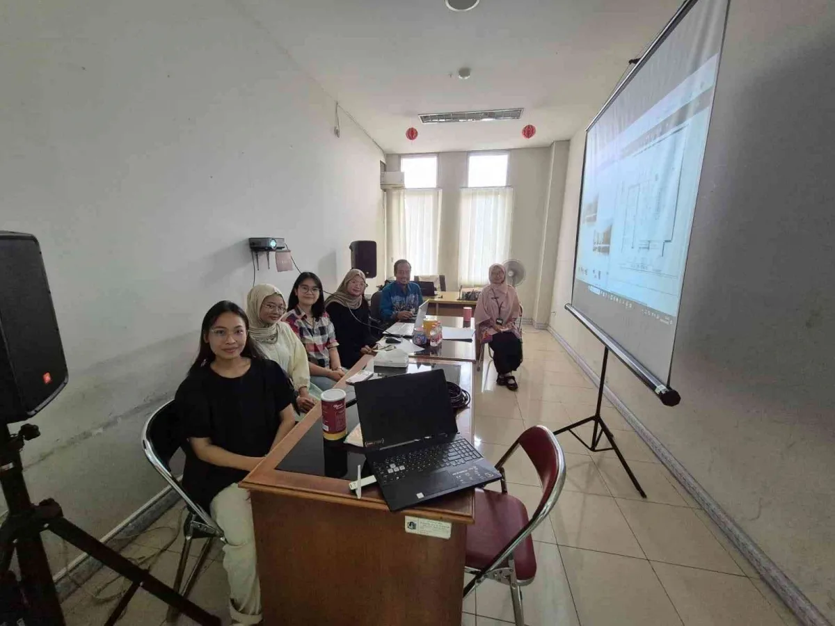 Inisiatif Mahasiswa UGM Ubah Ruang Pelayanan PTSP Duren Sawit Jadi Lebih Nyaman