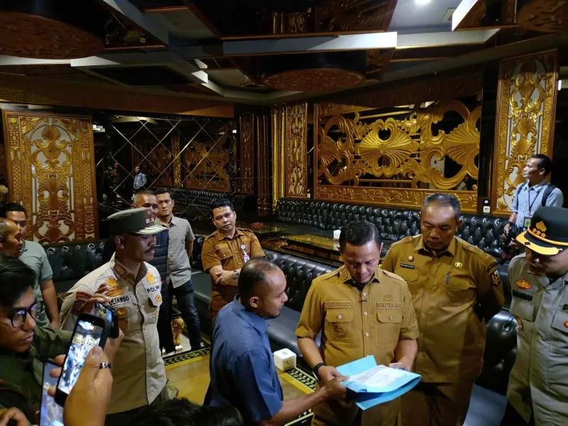 Pemko Pekanbaru Segel THM Paragon Usai Video Kontes Waria Viral