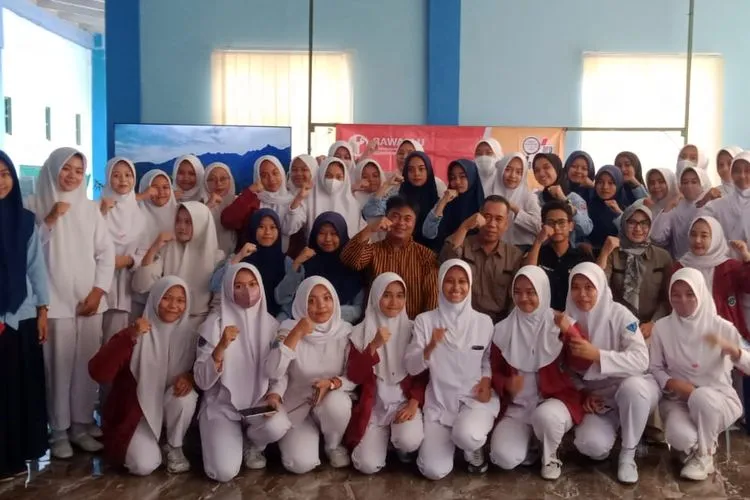 SMK HKTI 1 Purwareja Klampok Ikuti Webinar tentang Peran Millenial dan Gen Z dalam Pengawasan Pemilu 2024