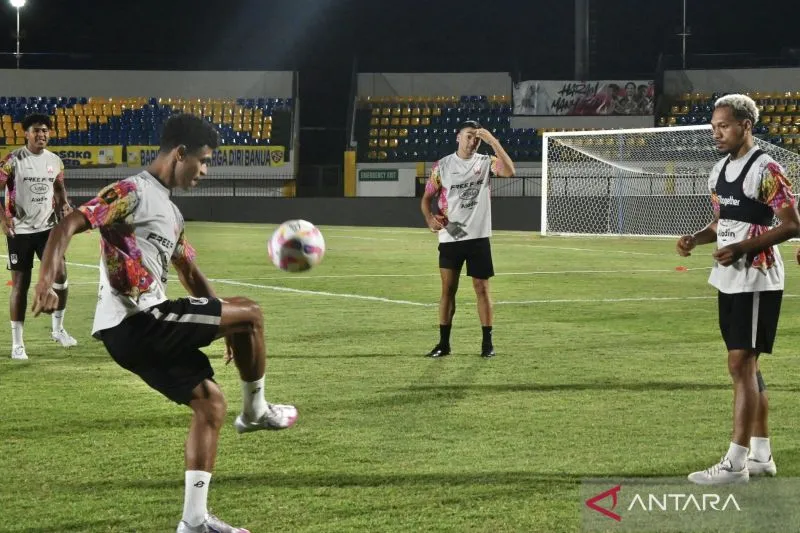 Persis Solo Maksimalkan Kebugaran Pemain Jelang Laga Melawan Malut United