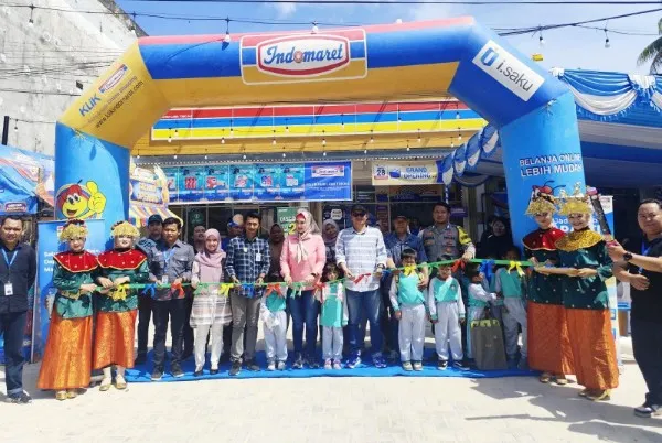 Wabup Debby Resmikan Indomaret Toboali, Ciptakan Peluang Kerja Baru