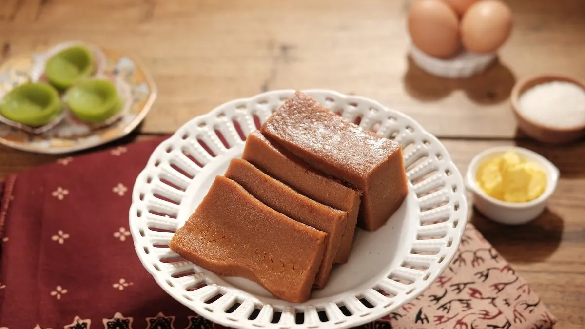 Kue Delapan Jam: Tradisi Kuliner Palembang yang Mengajarkan Kesabaran