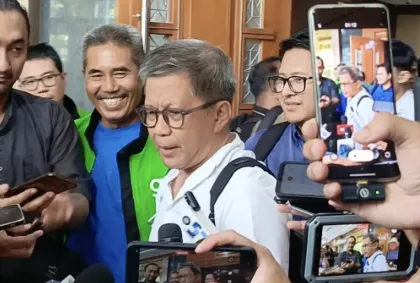 Rocky Gerung Kritik Jaksa dalam Sidang Nadiem Makarim