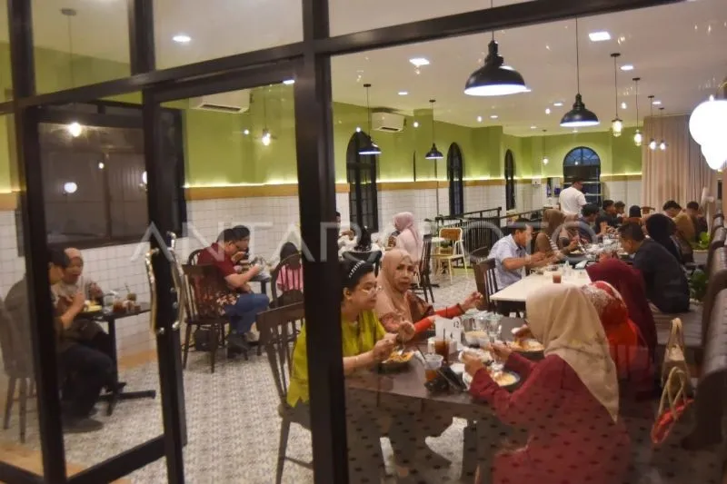 Kampung Pondok Hadirkan Nasi Padang untuk Berbuka Puasa