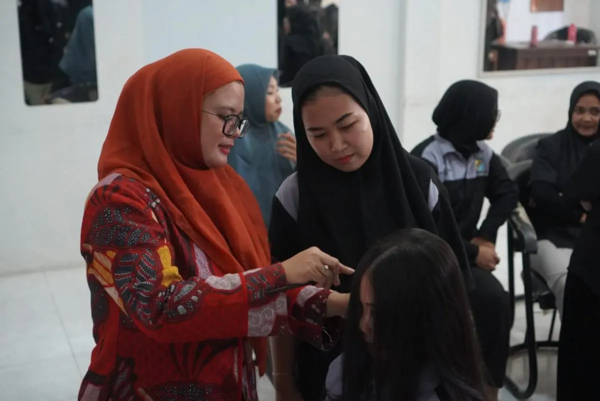 Pelatihan Make-Up Artis BLK Pekalongan Siapkan Peserta Hadapi Tantangan Beragam Klien