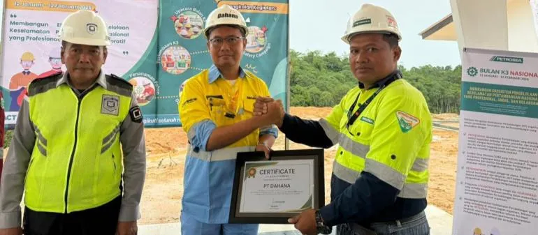 PT Dahana Terima Penghargaan Zero LTI dari Petrosea dalam BK3N