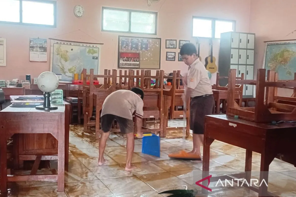 Pembelajaran Daring Diterapkan di Sekolah Terdampak Banjir di Kudus