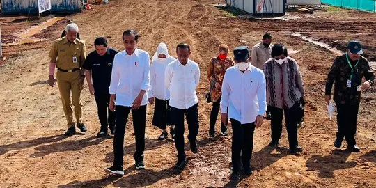 Jokowi Tegaskan Proyek Investasi Industri Baterai Listrik Tidak Hanya Terpusat di Jawa