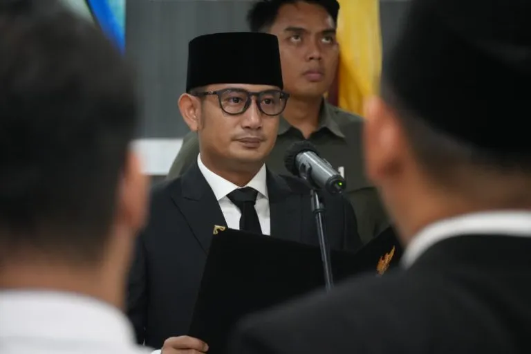 Fairid Naparin Lantik 35 Pejabat Baru untuk Penyegaran Birokrasi Pemko Palangka Raya