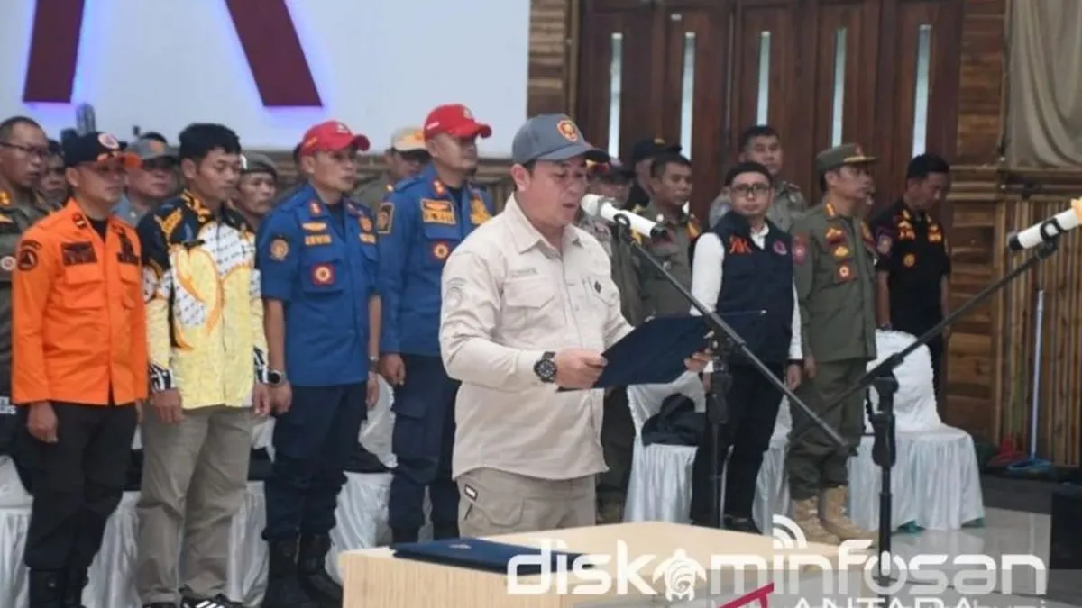 Pemkab Sukabumi Kukuhkan 11.238 Petugas Satlinmas untuk Perkuat Keamanan Masyarakat