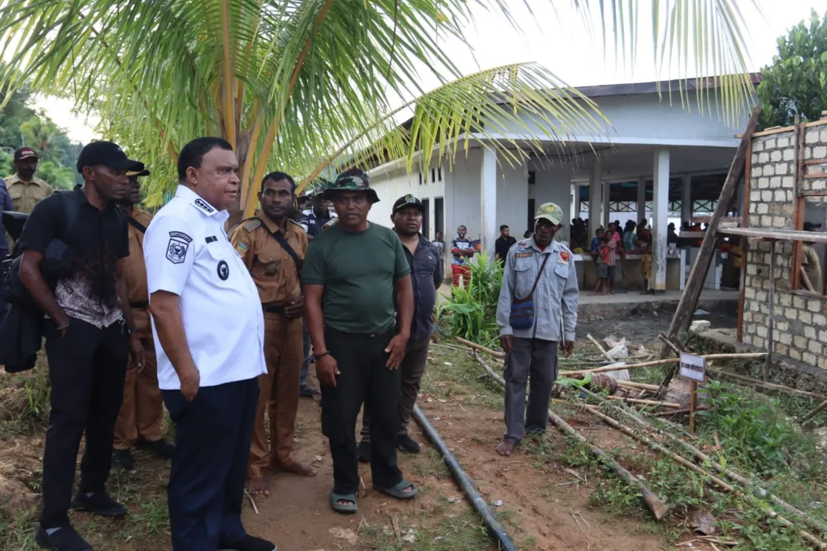 Bupati Yapen Tinjau Progres Pembangunan Rumah TMMD ke-127 di Rembai