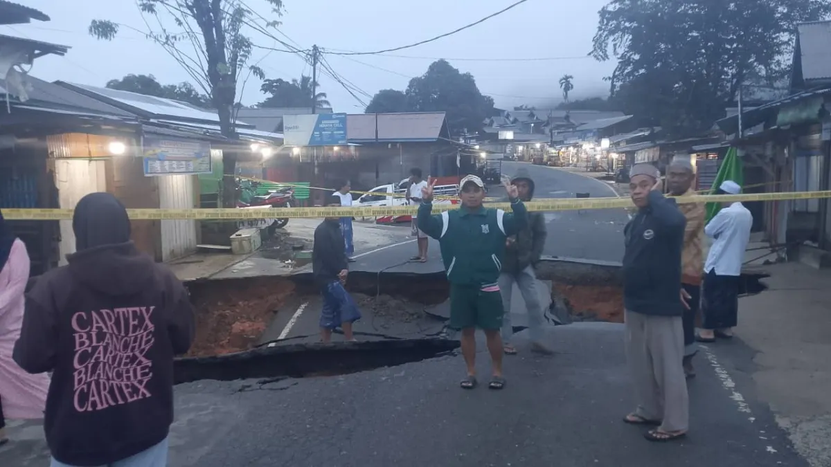 Jalan Poros Trans Kaltara di Sekatak Putus Akibat Hujan Deras