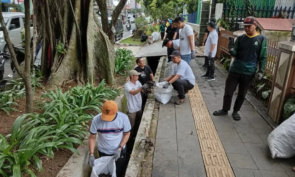 Wali Kota Bogor Pimpin Aksi Jumat Bersih di Jalan Pengadilan