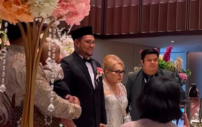 Virgoun Resmi Menikah Didampingi Ibunda
