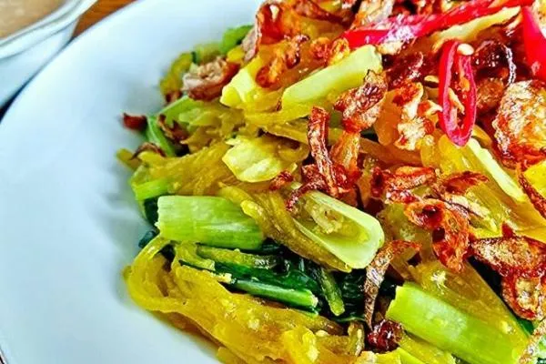 Kuliner Tradisional Khas Ramadan Jawa Barat: Mie Glosor hingga Awug
