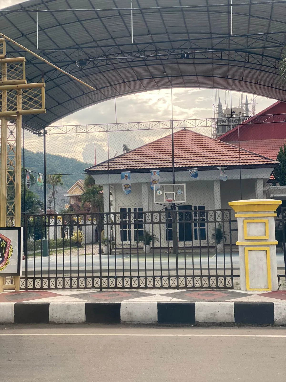 Lapangan Basket Baru di Rujab Wali Kota Gorontalo Picu Masalah Parkir