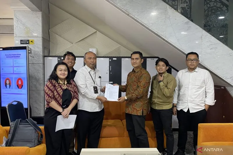 21 Akademisi Laporkan Adies Kadir ke MKMK Terkait Pelanggaran Etik