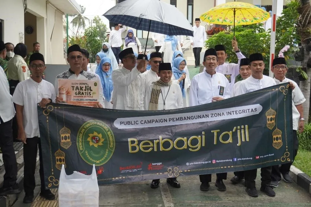 PTA Bandung Bagikan 1.000 Paket Takjil di Bulan Ramadhan
