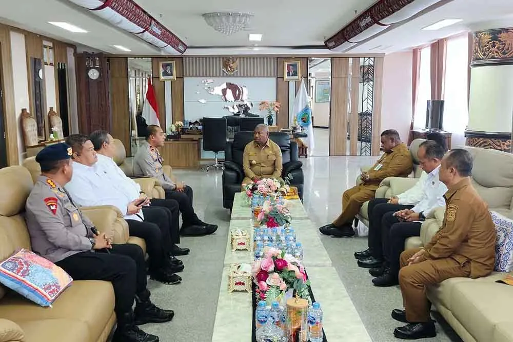 Kapolda Papua Barat dan Gubernur Bahas Isu Strategis Daerah