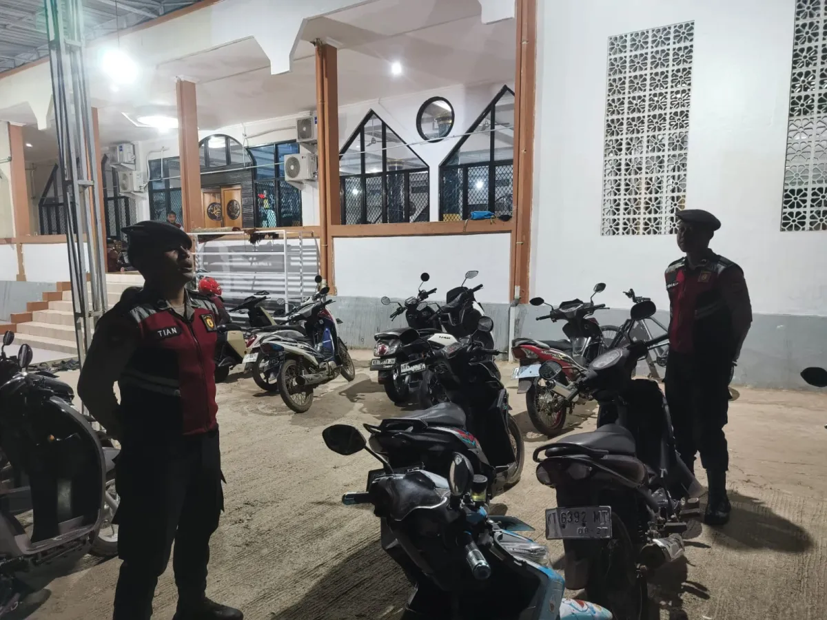 Patroli Polres Kutai Timur Jamin Keamanan Sholat Tarawih di Ramadan
