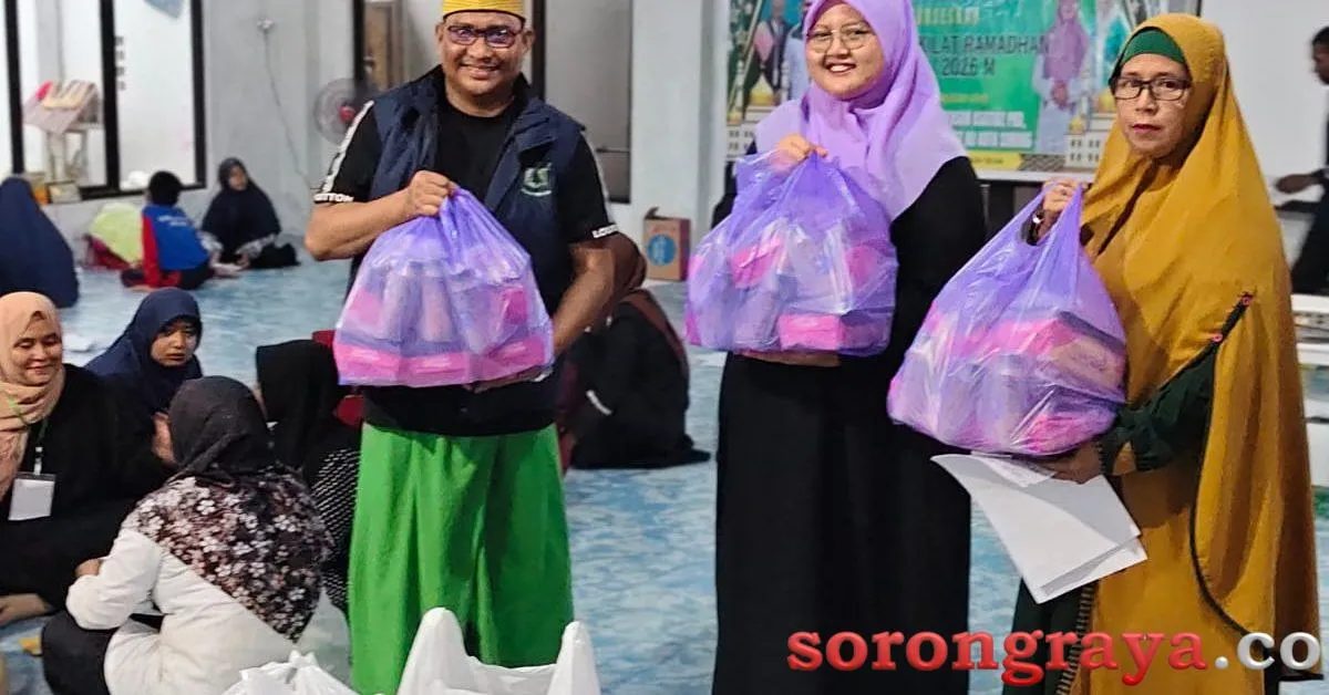 Perempuan Bangsa PBD Salurkan Ratusan Takjil di Pesantren Kilat