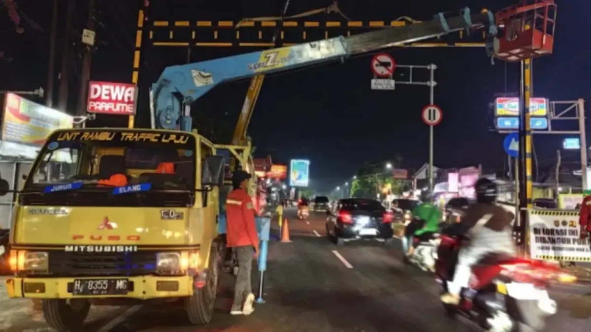 Pemkot Semarang Pasang Portal untuk Batasi Kendaraan Berat di Silayur