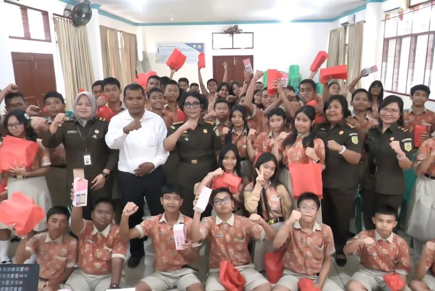 Kejati Sumut Berikan Penyuluhan Etika Hukum Media Sosial kepada Pelajar SMP St Ignatius