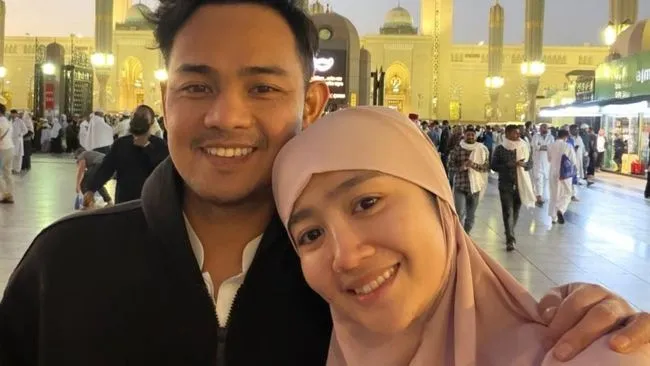 Artis-Artis Rayakan Ramadhan dengan Umrah dan Ulang Tahun Zalina
